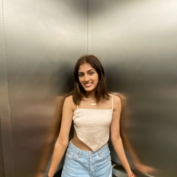 Satin V-Line Cropped Tank - Picture 2 of 2